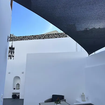 Hotel apartamentowy Blue Cave Oasis With Underground Jacuzzi 3*