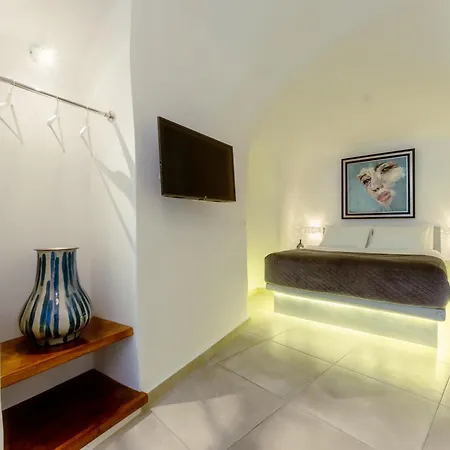 Blue Cave Oasis With Underground Jacuzzi Hotel apartamentowy Megalochori (Santorini)